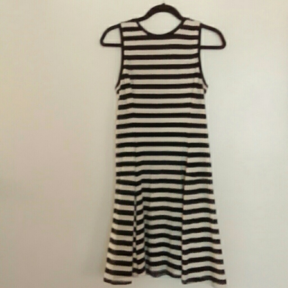 Black and white fit and flared dress or jumper wit